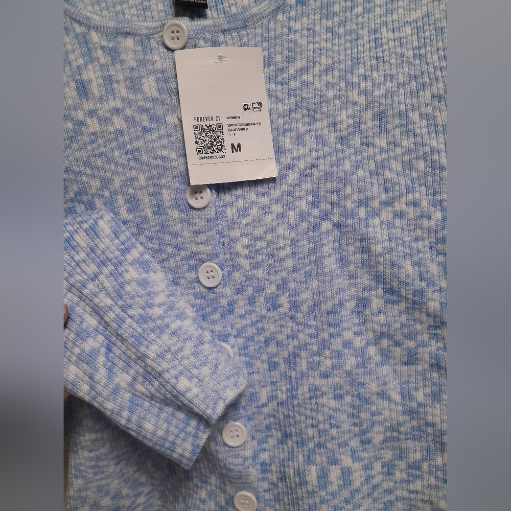 Semi cropped cardigan